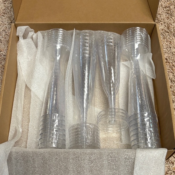 Clear with silver glitter Plastic Champagne Flutes - Set of 28 - Picture 1 of 3